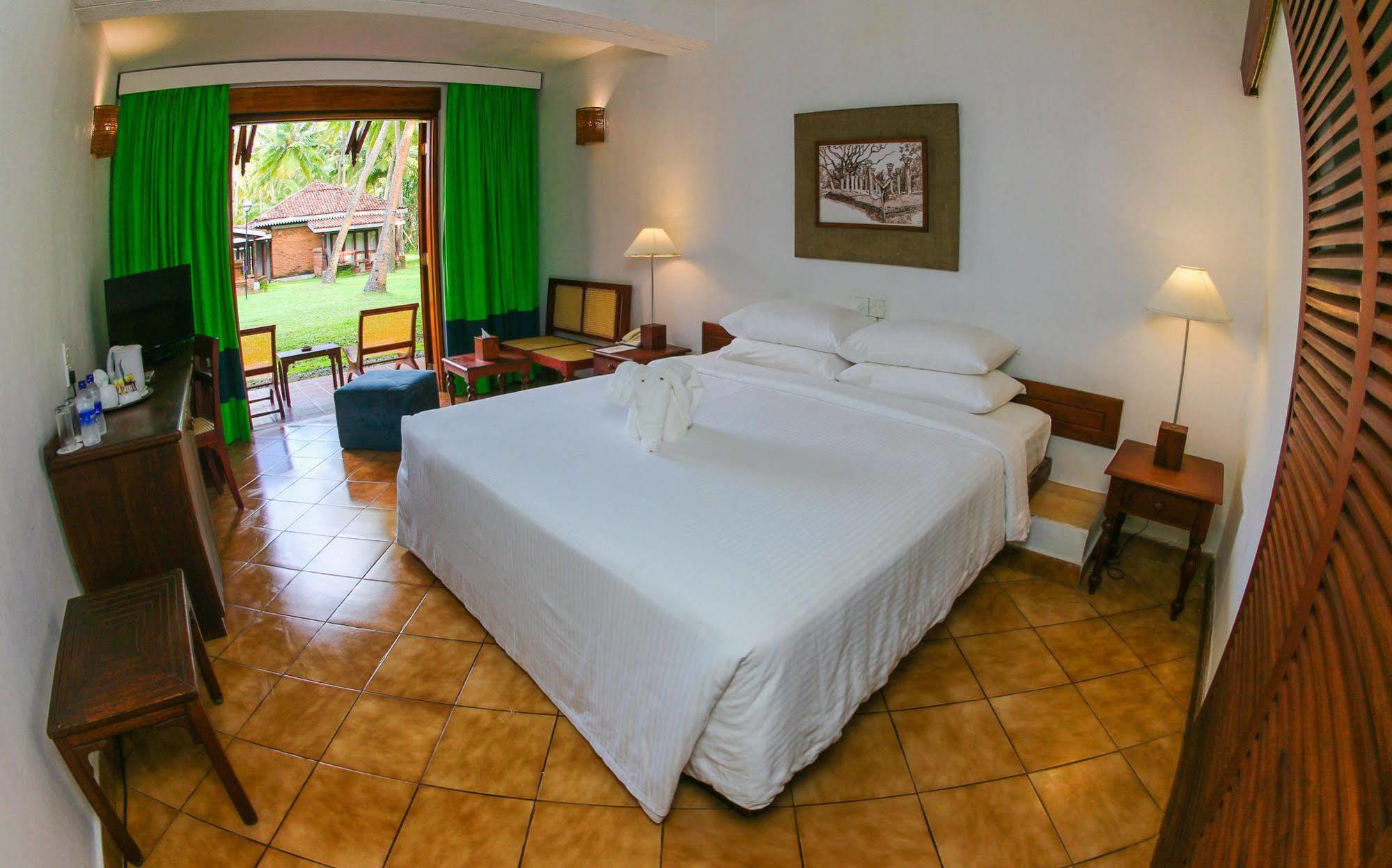 Club Bentota Hotel Exterior photo
